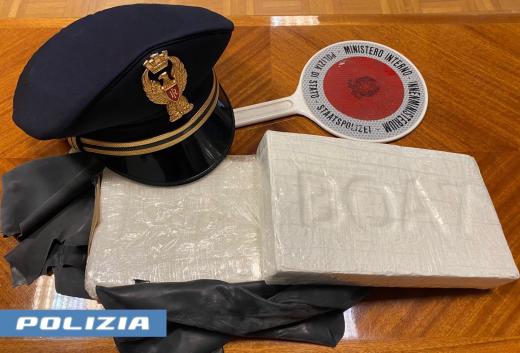 Maxisequestro di 2,4 kg. di cocaina in via Torino