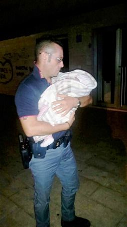 La Polizia Di Stato  soccorre una famiglia che dormiva sotto un ponte
