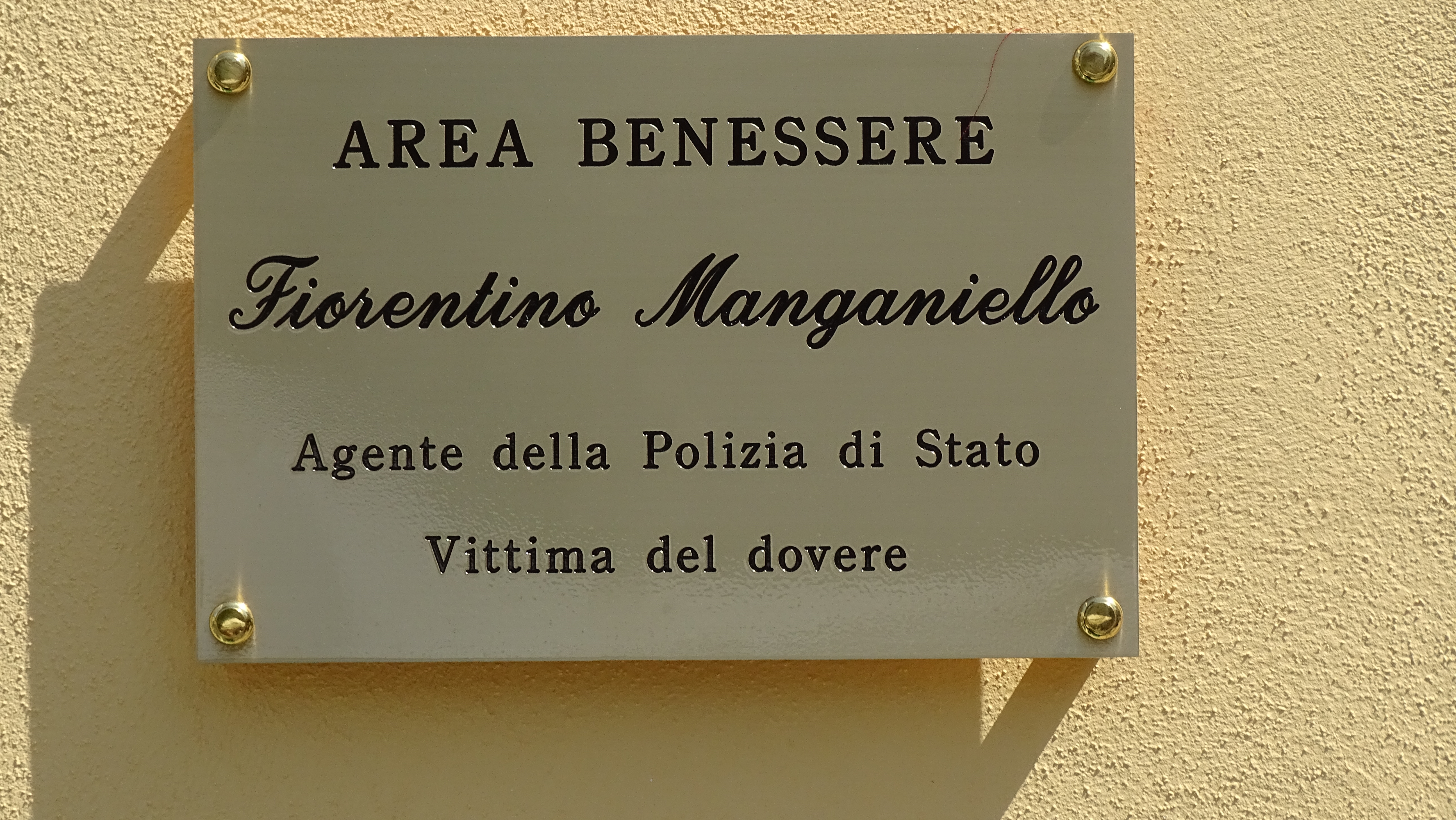 Intitolata la nuova “Area Benessere” della Questura alla memoria dell’Agente Fiorentino Manganiello e inaugurazione dei nuovi locali del Gabinetto Provinciale Polizia Scientifica