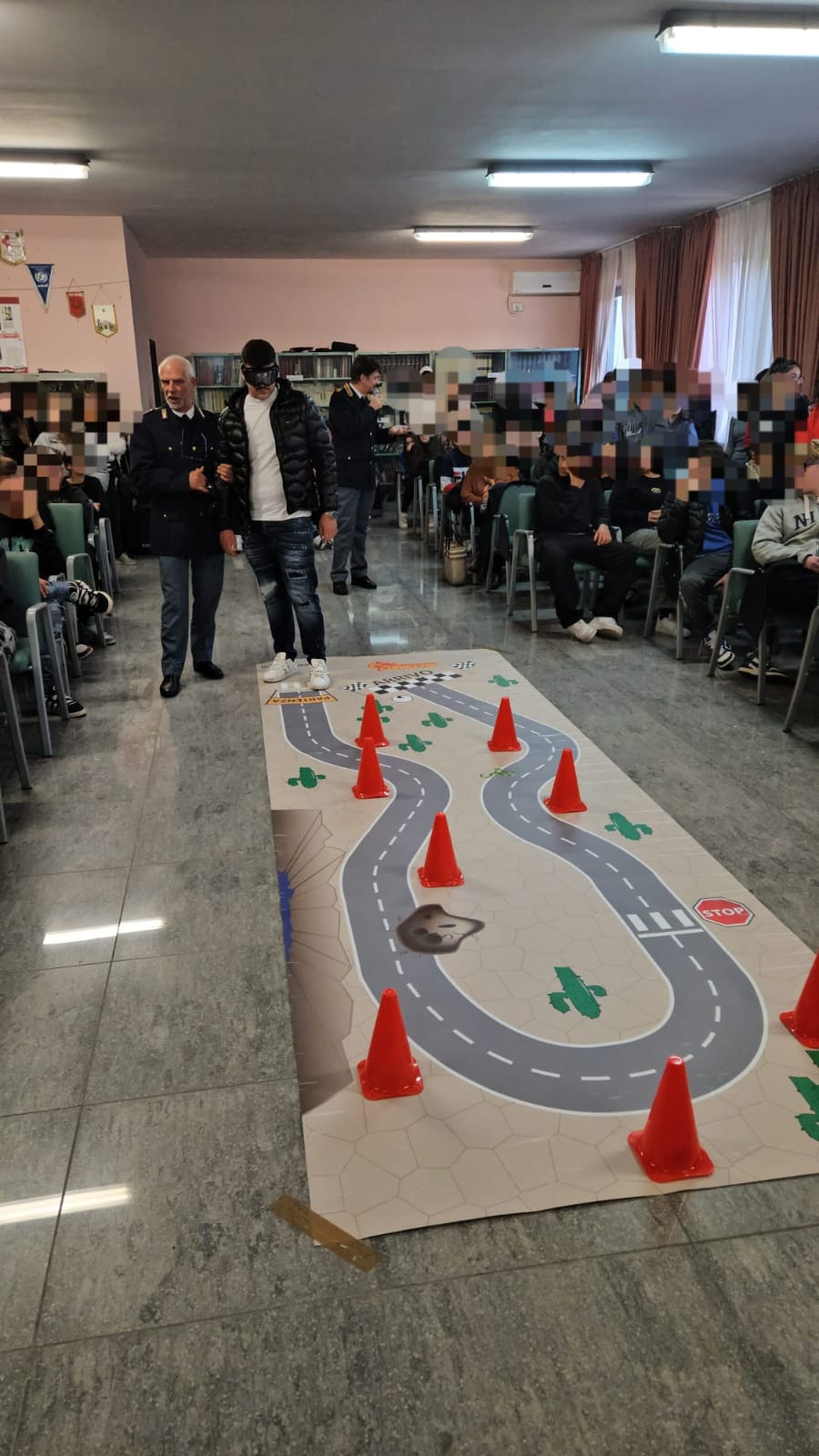 Il Questore ed il Dirigente della Sezione Polizia Stradale al “Buonarroti” di Caserta per la “Giornata mondiale in memoria delle vittime della strada”.
