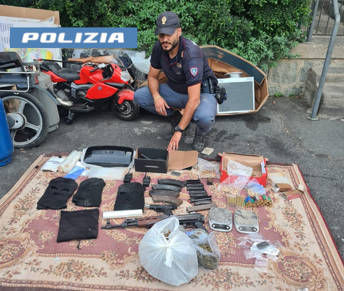 KALASHNIKOV, MUNIZIONI E DROGA IN GARAGE, PREGIUDICATO 30ENNE ARRESTATO DALLA POLIZIA DI STATO