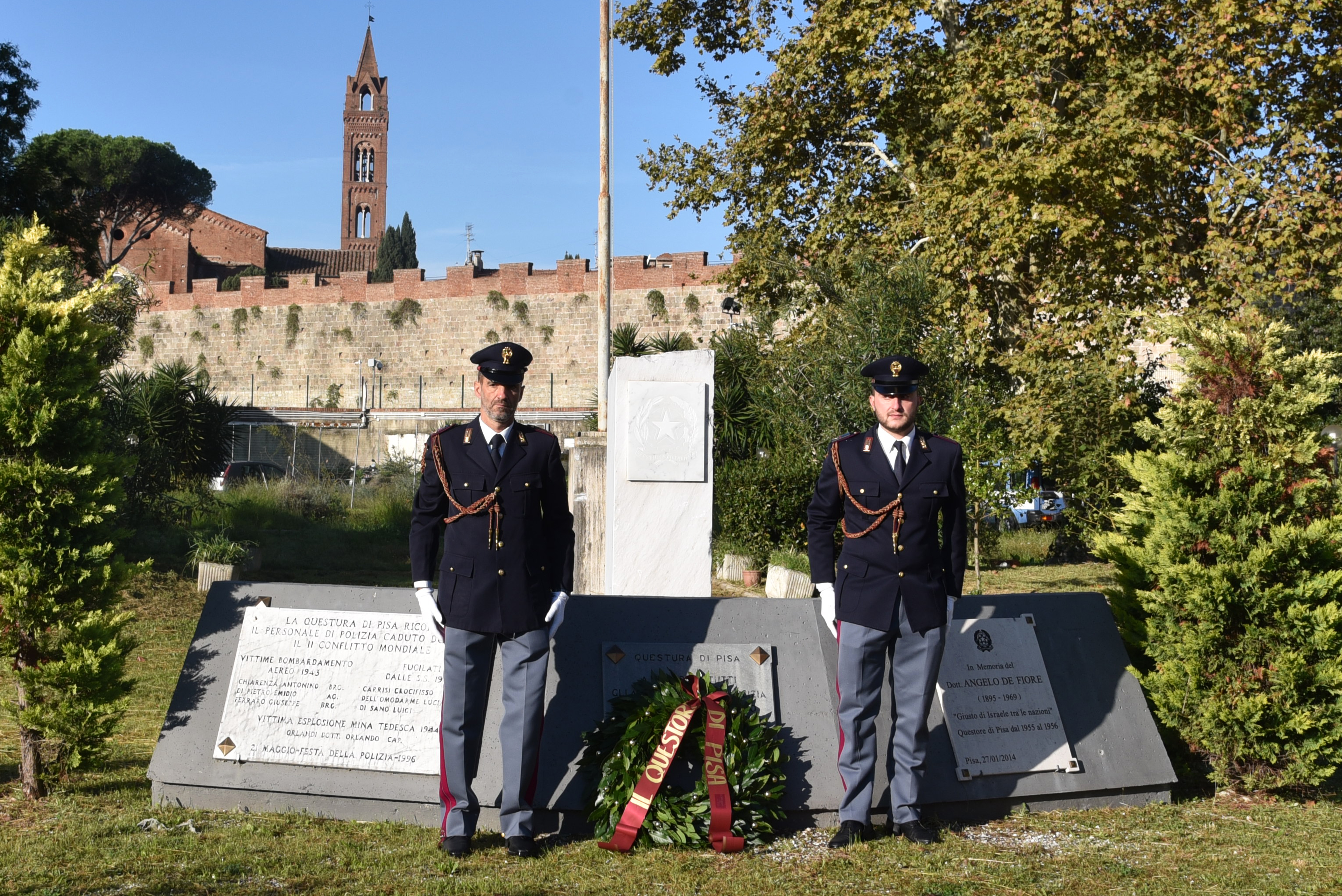 la Polizia di Stato commemora i defunti con la deposizione di una corona presso la Caserma Goffredo Mameli