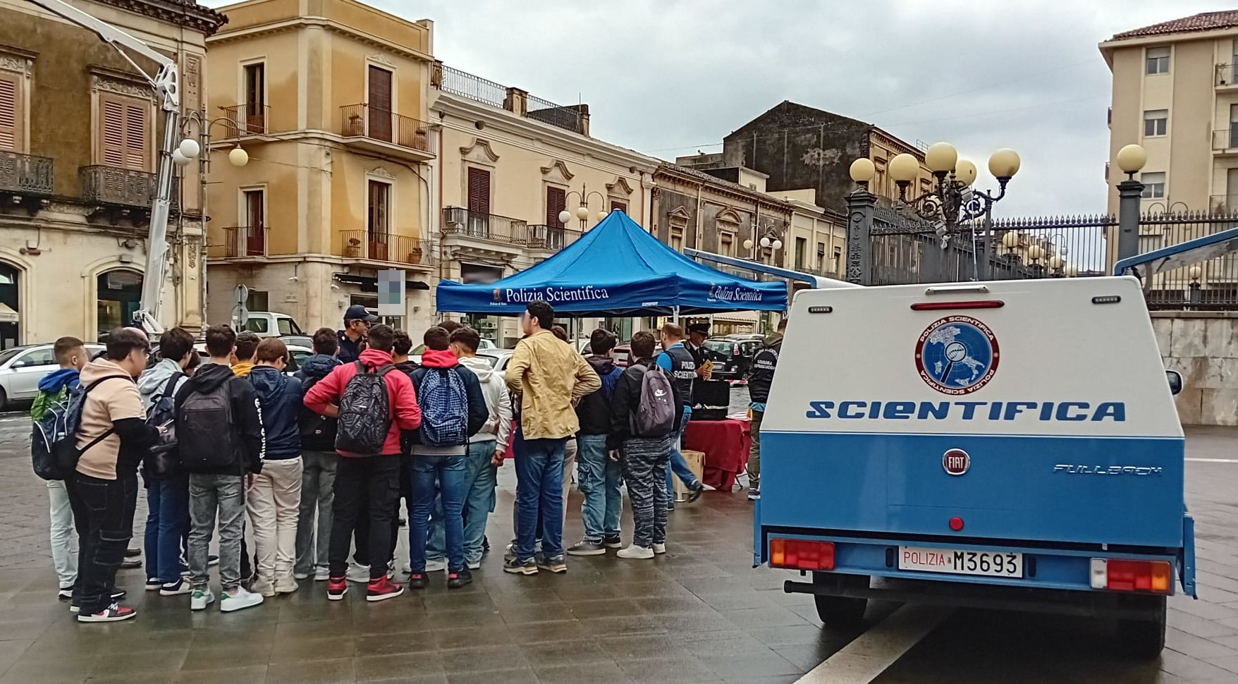 LA POLIZIA DI STATO INCONTRA I CITTADINI DI GIARRE, COINVOLTI GLI STUDENTI DELLE SCUOLE CITTADINE