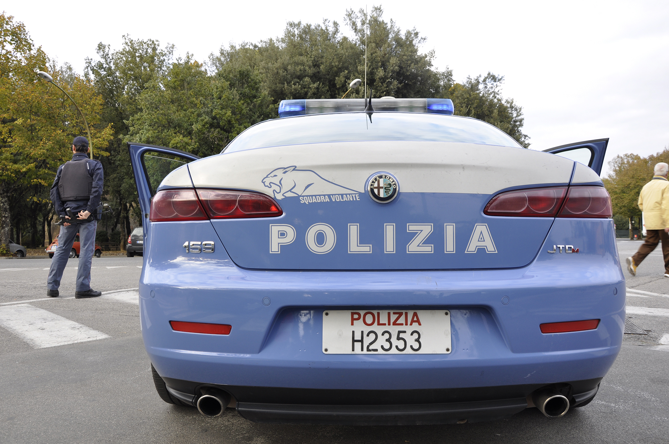 Polizia di Stato :  La Squadra Volante arresta 2 individui per furto su autovetture in sosta