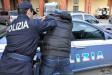 Carrara - La Polizia di Stato arresta un pluripregiudicato sequestrando una partita di eroina trovata in casa e denuncia un ragazzo per possesso a fini di spaccio di hashish