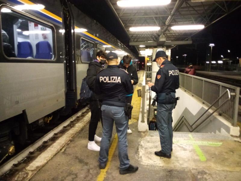 Torino: Polfer arresta ventinovenne per furto
