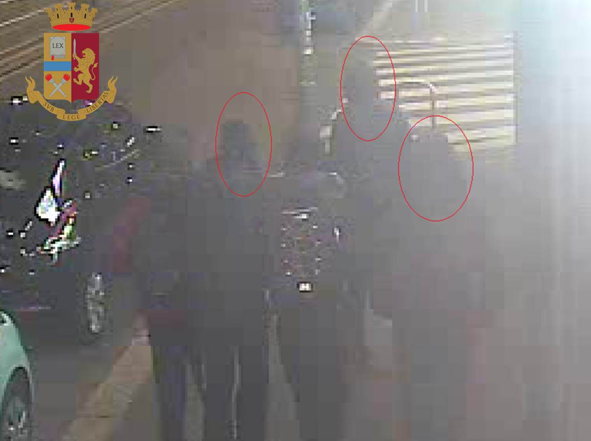 Milano, rapinavano coetanei minorenni tentando anche di coinvolgerli in altre rapine: la Polizia di stato ferma tre ragazzini messi in comunità