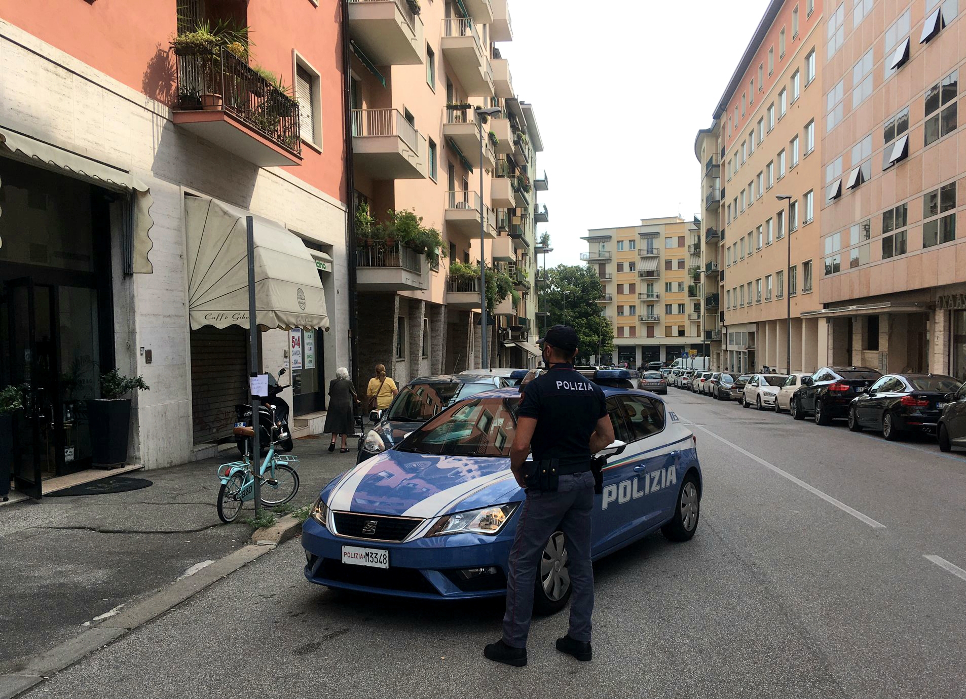 Tenta di rubare una bici, ma viene bloccato dagli agenti delle Volanti: arrestato dalla Polizia di Stato 30enne pregiudicato