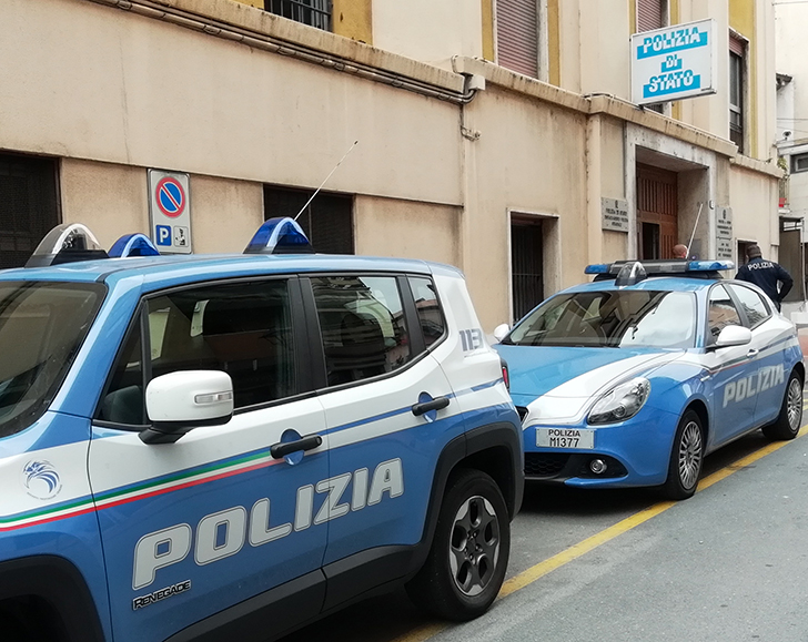 La Polizia di Stato arresta uno spacciatore a Vallecrosia.  Sequestrati 1 chilo di derivati della cannabis.