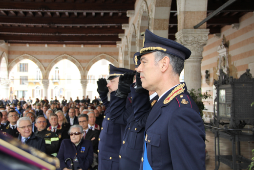 172° Anniversario della fondazione della Polizia di Stato - i riconoscimenti per merito di servizio conferiti ai poliziotti della Provincia di Udine