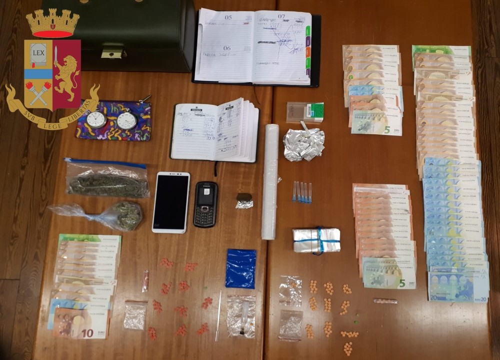 Milano, “yaba, la droga della pazzia” nel negozio di generi alimentari senza corrente: la Polizia di Stato arresta due persone e chiude il negozio