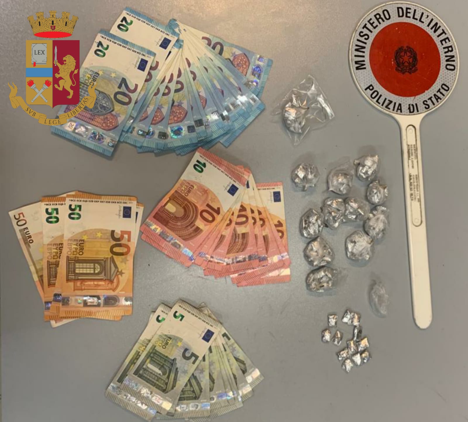 Milano: la Polizia di Stato arresta 7 spacciatori e sequestra oltre mezzo chilo di cocaina in diversi quartieri della città 2