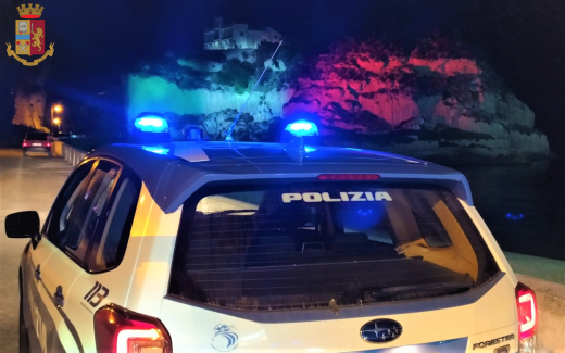 Tropea - arrestato dalla Polizia di Stato mentre rubava in un locale