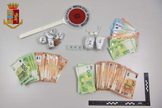 Die Fahndungsabteilung  der Quästur von Bozen  verhaftet  einen aktiven Drogendealer in Oberau