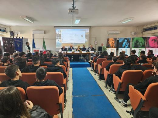 Il Questore incontra i giovani del Liceo Manzoni di Caserta.