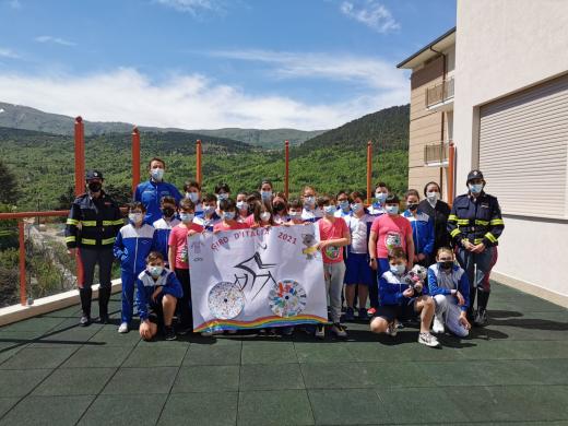 Giro e Biciscuola - L'Aquila - premiate alla presenza della Polizia Stradale due scuole elementari di L'Aquila