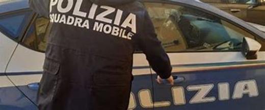 La Polizia di Stato arresta un uomo di 61 anni a Valle Castellana per possesso di cocaina a fine di cessione.
