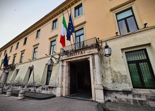 Bullismo nei confronti di un compagno di classe, i provvedimenti del Questore di Caserta.