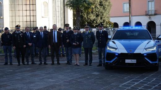 Lamborghini Urus della Polizia di Stato alla Scuola Allievi Agenti.