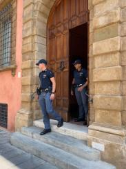 Polizia di Stato di Bologna. Una donna riesce a sventare la truffa del finto poliziotto.