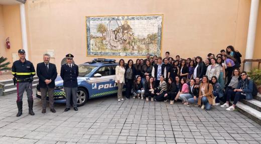 La Polizia di Stato ha incontrato gli alunni del Liceo Classico e delle Scienze Umane  “Francesco Durante” di Frattamaggiore per parlare di sicurezza stradale.
