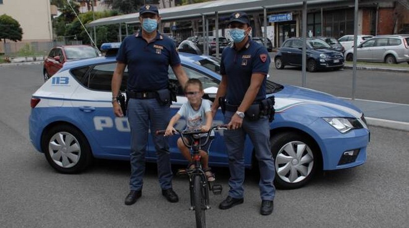 Carrara: la Polizia di Stato ritrova la bici rubata e la restituisce al bimbo, legittimo proprietario.