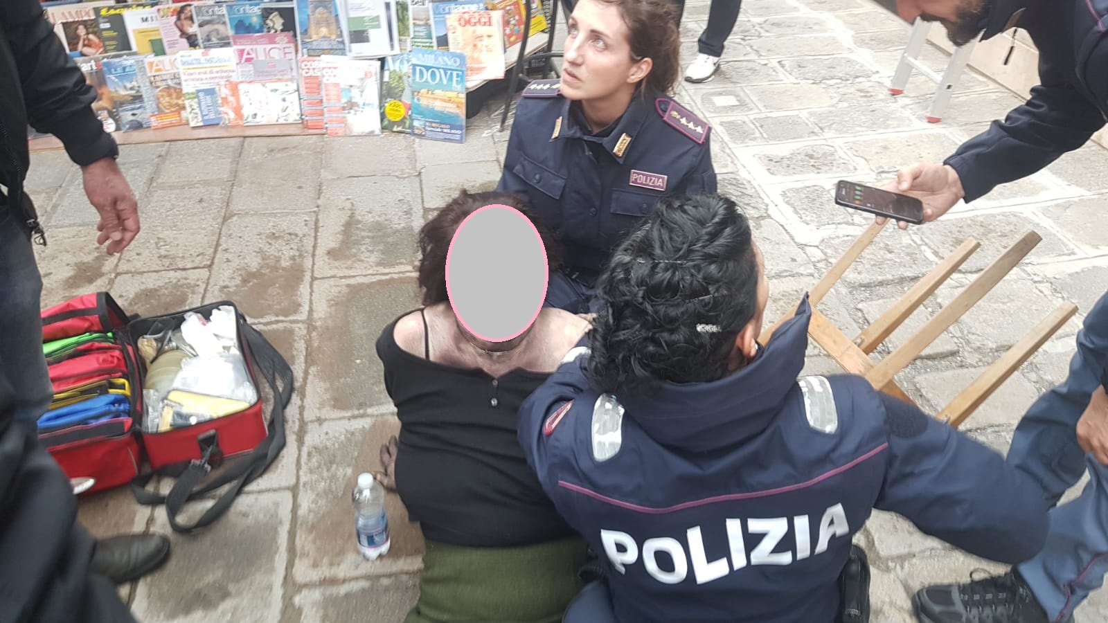 Venezia: Due poliziotte salvano una donna vittima di un incendio.