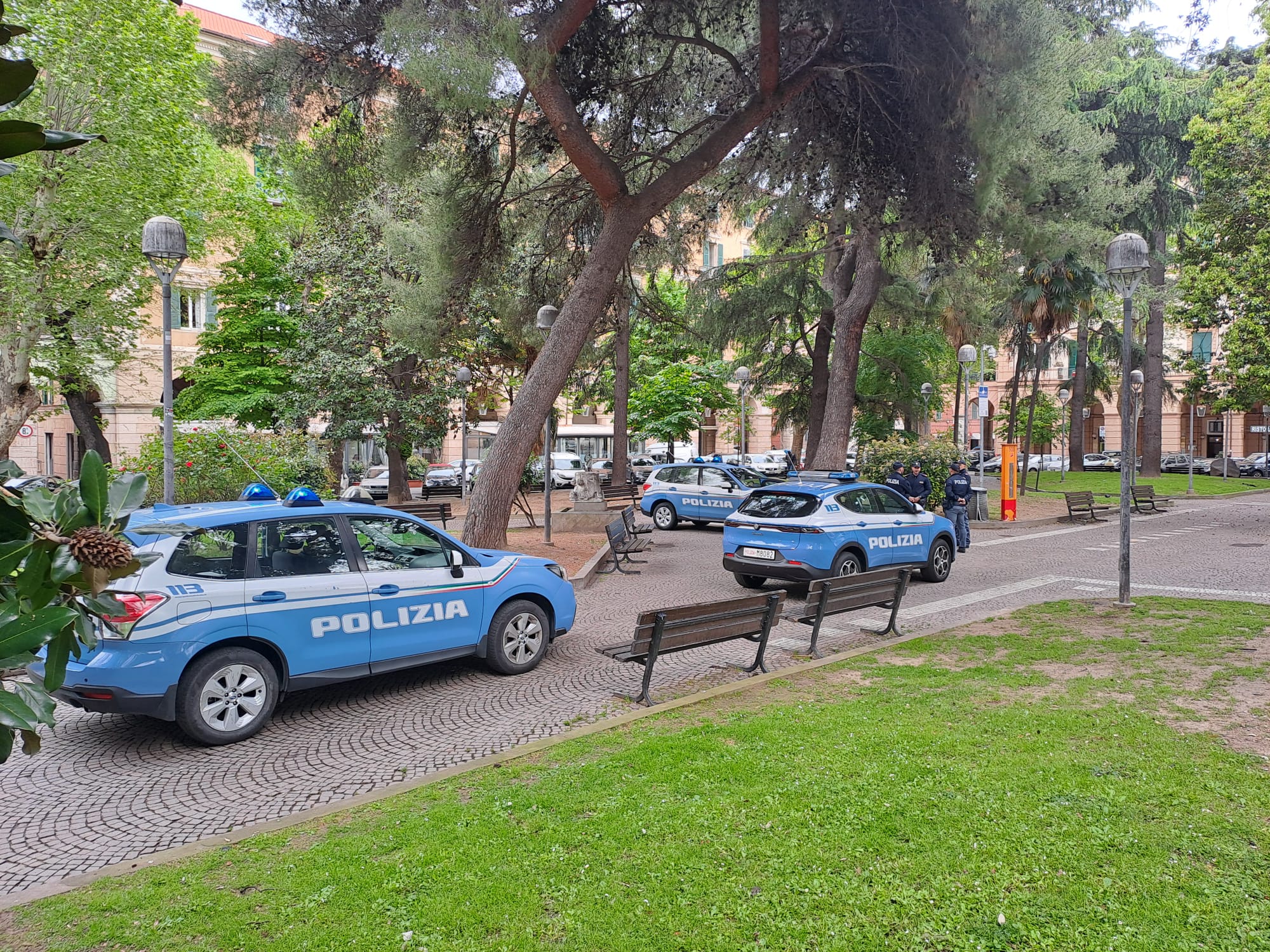 Scarcerato - viola il divieto di dimora, nuovamente arrestato dalle volanti.