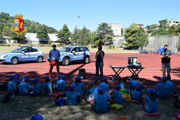 La Polizia di Stato incontra i ragazzi del centro estivo "ASA".