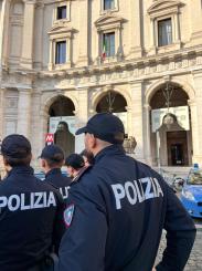 Metro in blu: controlli a tappeto. I risultati di una settimana di controlli della Polizia di Stato. Scattano quattro arresti e due denunce.