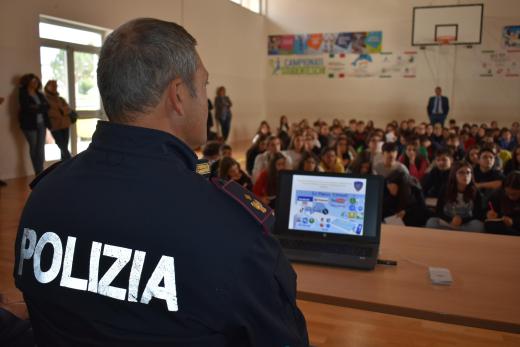 Confronto su bullismo e cyberbullismo tra la Polizia di Stato di Isernia e gli alunni dell’Istituto Comprensivo “San Giovanni Bosco”