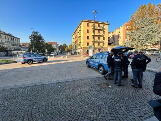 La Polizia di Stato arresta in flagranza di reato per spaccio di sostanze stupefacenti, nella zona della Stazione, un cittadino italiano trovato in possesso di 27 involucri di eroina pronti alla vendita e 375 Euro in contanti