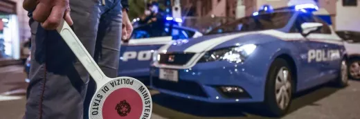 LATINA: prima minaccia un’infermiera e poi aggredisce i poliziotti.