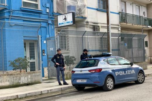 Canosa di Puglia (BAT): il Questore emette un Avviso Orale ed un Divieto di Accesso alle Aree Urbane ed ai bar della città ofantina nei confronti di un 53enne del luogo sorpreso a spacciare nei pressi della Villa Comunale.