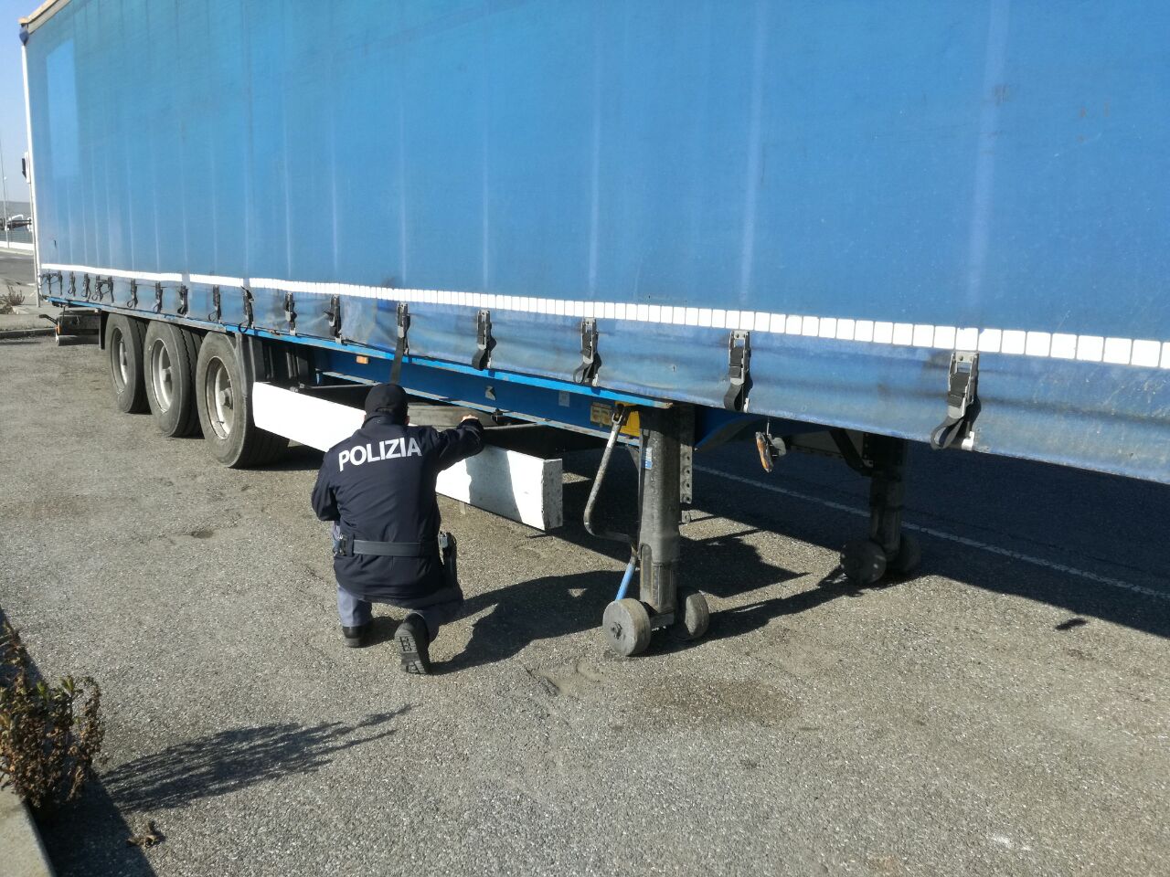 Denunciati dalla Polizia tre clandestini arrivati in Italia a bordo di un camion