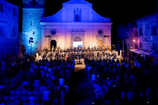 Civita di Bagnoregio: conferimento 'Premio Civita 2024' e concerto della Banda Musicale della Polizia di Stato