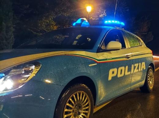 LA POLIZIA DI STATO DI REGGIO EMILIA ARRESTA 40ENNE CHE OSTACOLA ATTIVITÀ DI POLIZIA