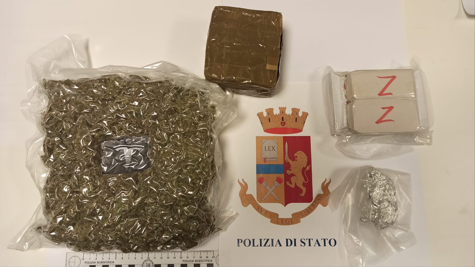 Di ritorno dal supermarket della droga la Polizia di Stato arresta cittadino italiano