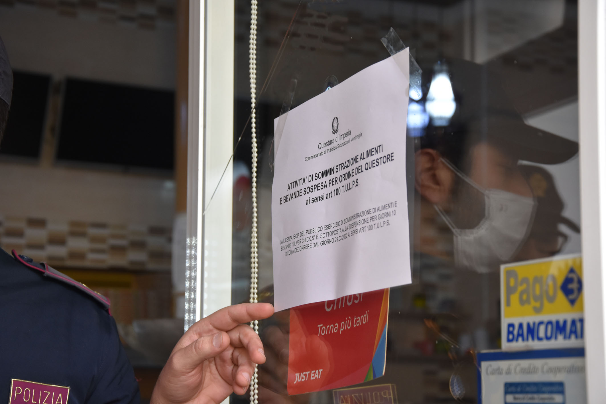 La Polizia di Stato sospende per 10 giorni la licenza di un kebab del centro di Ventimiglia. Il decreto del Questore di Imperia è il risultato di una assidua azione di vigilanza.