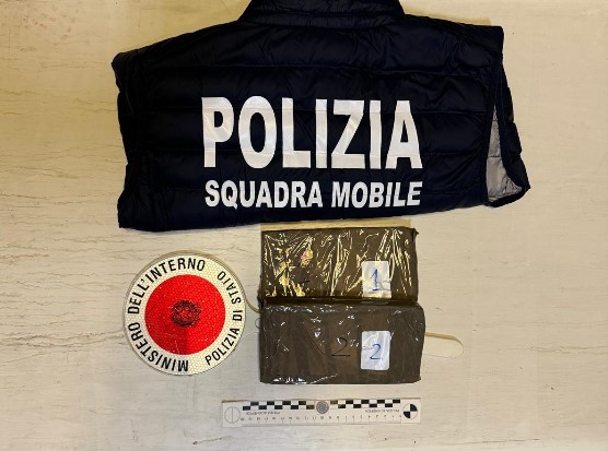 La Squadra Mobile sequestra un chilo di eroina, arrestati due coniugi a Crotone