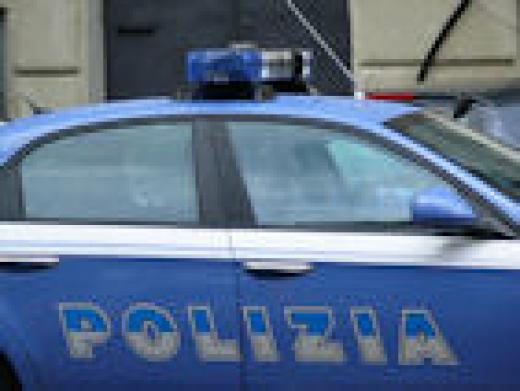 Squadra Volanti - Supermercato coop di via Valgimigli a Pisa - Arresto per rapina impropria