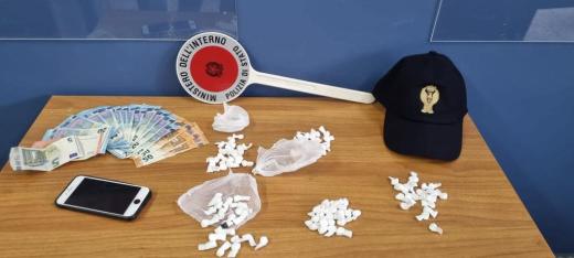 Polizia di Stato-Barletta: Arrestato ventenne trovato in possesso di 100 dosi di cocaina.