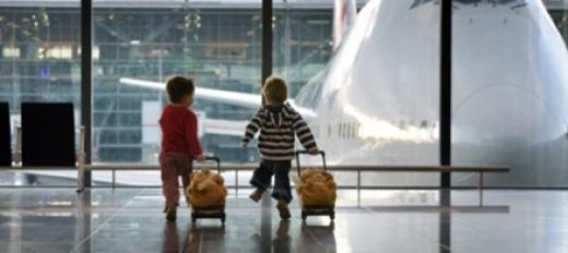 Minori in viaggio: la richiesta della dichiarazione di accompagnamento è anche online