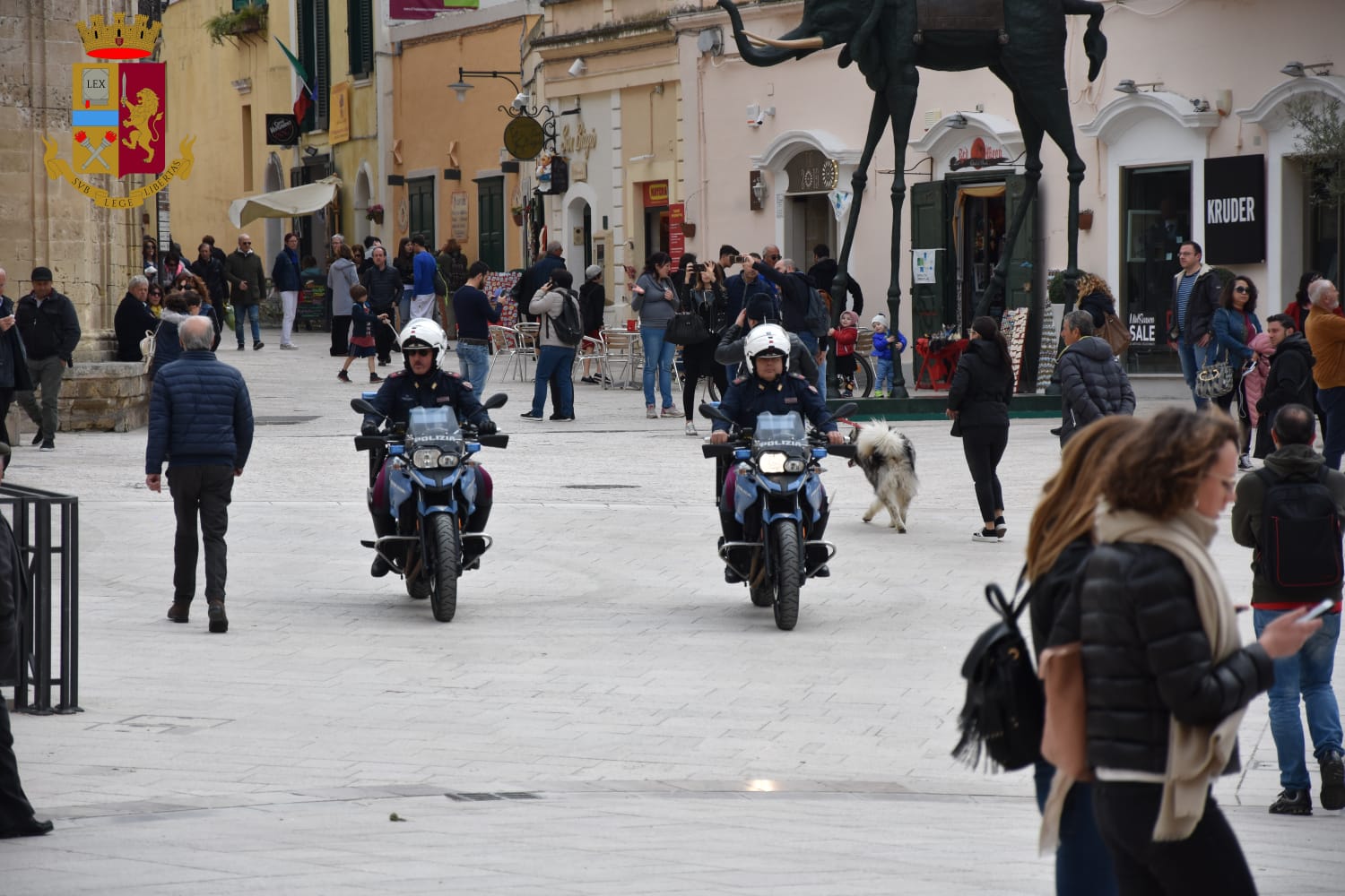 Motomontati della Polizia in Piazza Vittorio Veneto