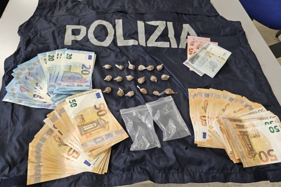 sequestro di droga e denaro in via Calzetta