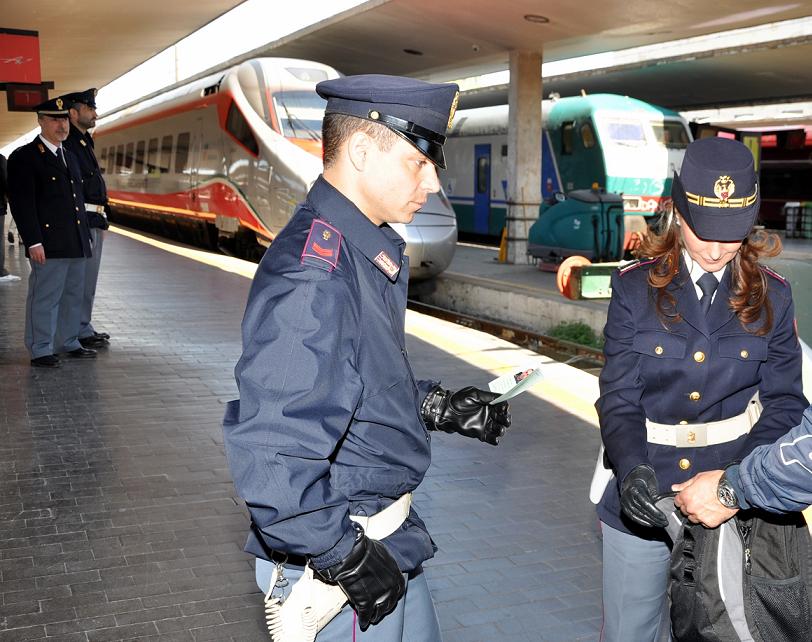 Controlli della Polizia in Stazione a Firenze