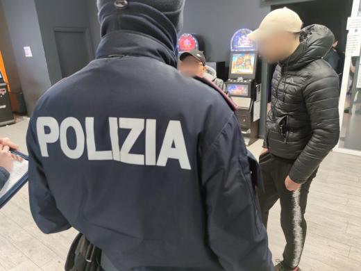 Il Questore di Novara emette due provvedimenti in materia di sicurezza nei centri urbani