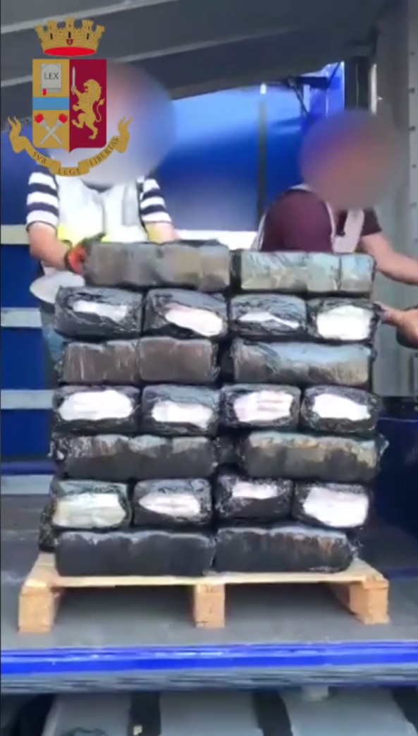 Milano, azione di contrasto al traffico internazionale di stupefacenti: la Polizia di Stato arresta autotrasportatore spagnolo con 350 kg di hashish