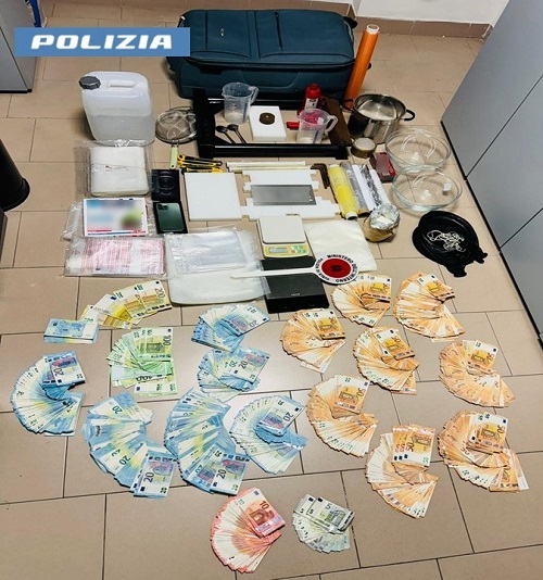 Cesano Boscone (MI), ricercato per traffico di droga arrestato dalla Polizia di stato.