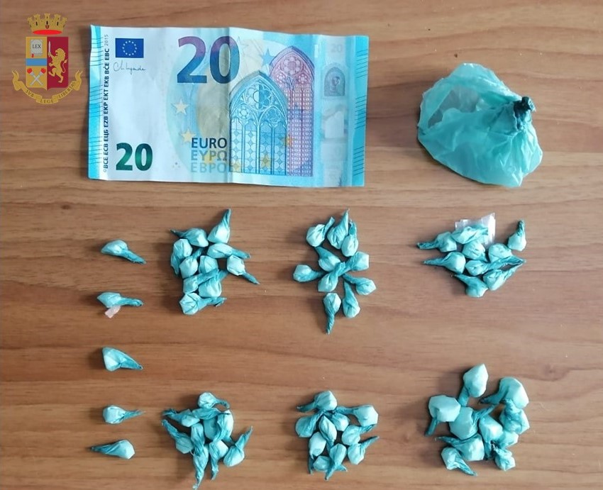 Trovato in possesso di 65 dosi di cocaina: 33enne arrestato dalla Polizia di Stato